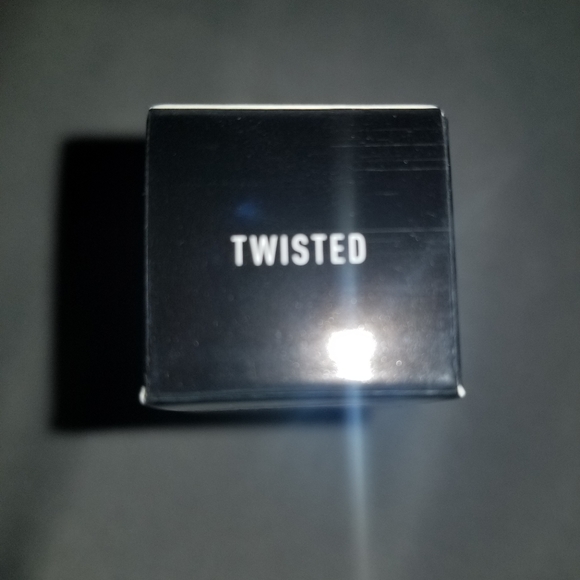 *free with purchase* Morphe Mega Matte Lipstick - Picture 3 of 4